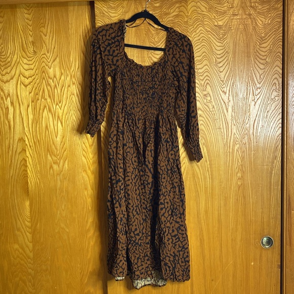 Modest Dress - Picture 2 of 7